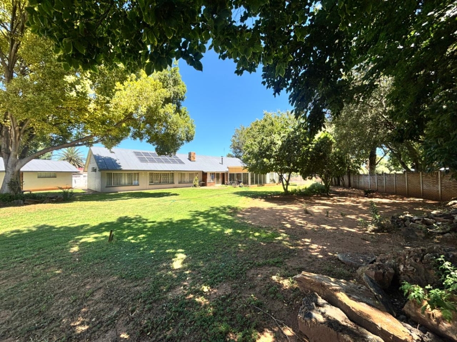 8 Bedroom Property for Sale in Irene Park North West